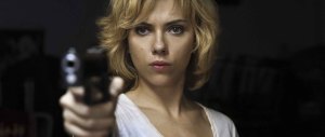 Lucy-Scarlett-Johansson-gun
